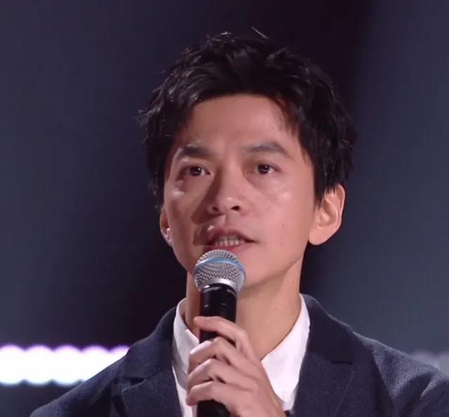 中国好声音|《中国好声音》导师集结，谢霆锋再度合作李宇春，带来吉他表诚意