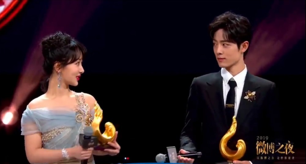 肖战|顶流肖战久违营业，已有2个月没露面，略显消瘦的他颜值仍在线