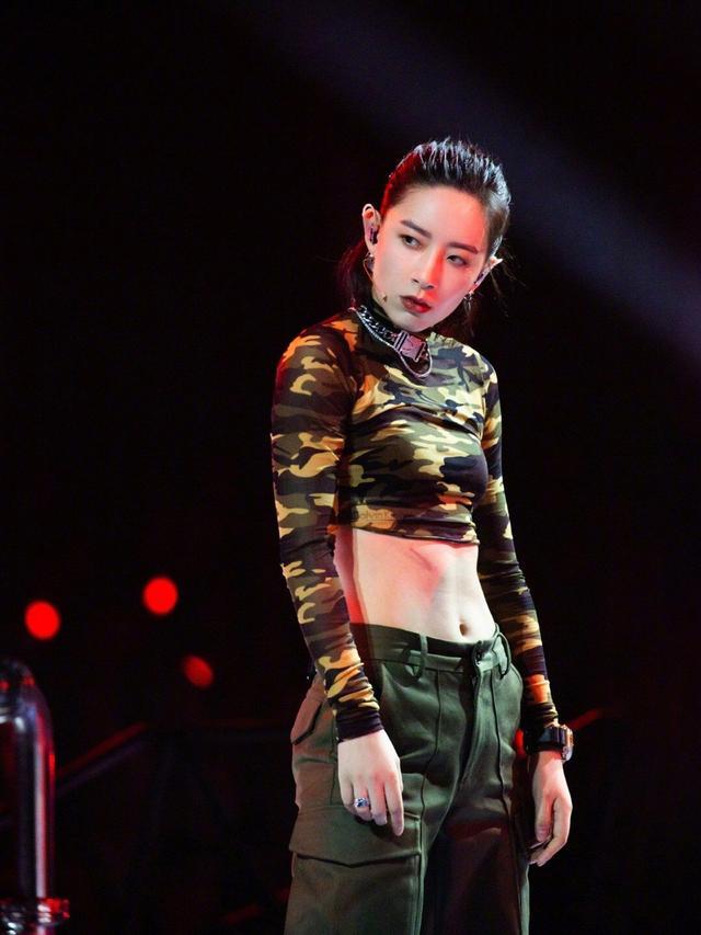 沈梦辰|沈梦辰没签杜华，大可放心！曝李斯丹妮怕虫怕黑怕被吓，郁可唯离不开保温杯