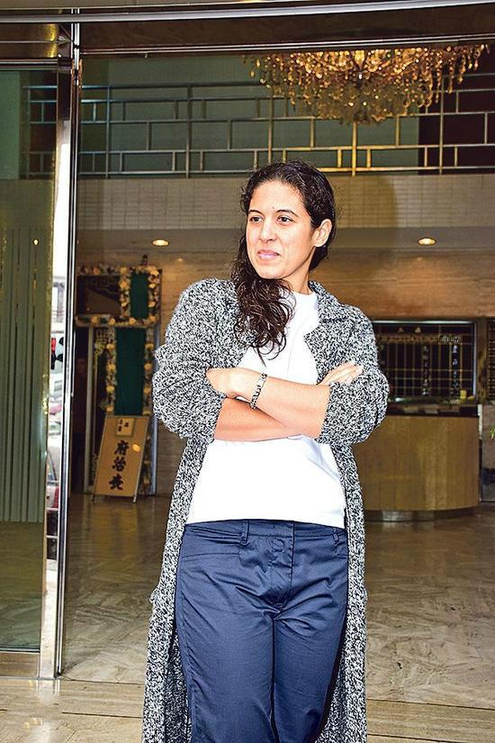 爷爷是殡葬大王,母亲是何超英,如今一无所有,堪称赌王最惨外孙女