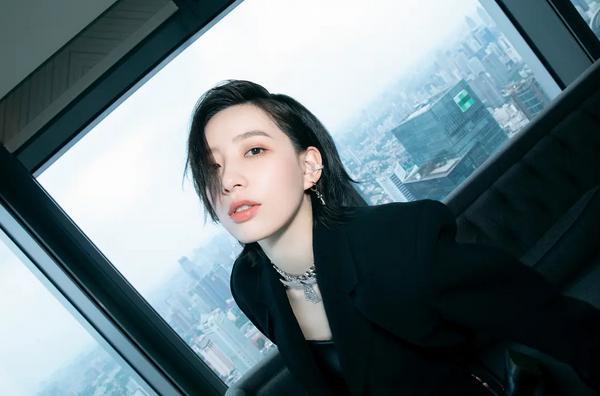 沈梦辰|沈梦辰没签杜华，大可放心！曝李斯丹妮怕虫怕黑怕被吓，郁可唯离不开保温杯