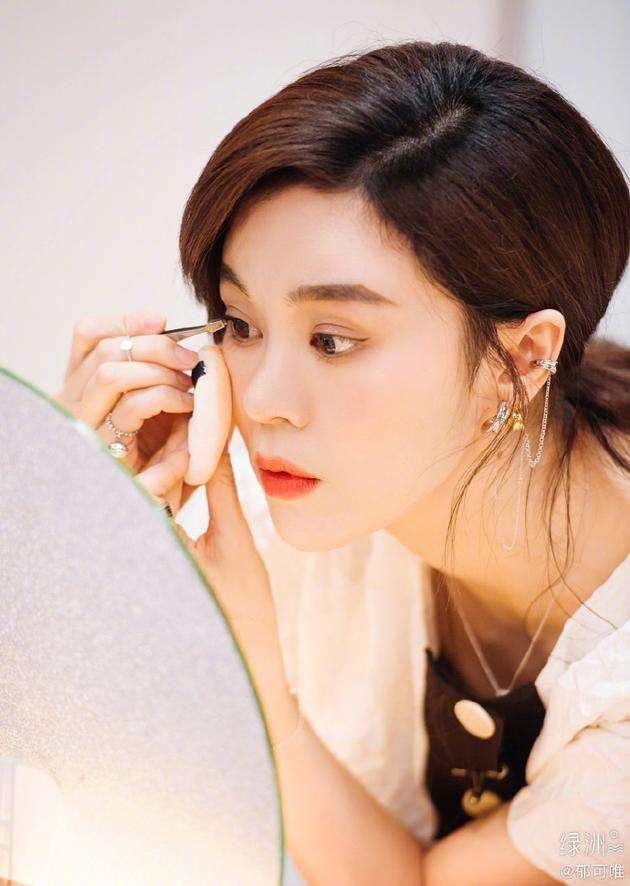 沈梦辰|沈梦辰没签杜华，大可放心！曝李斯丹妮怕虫怕黑怕被吓，郁可唯离不开保温杯