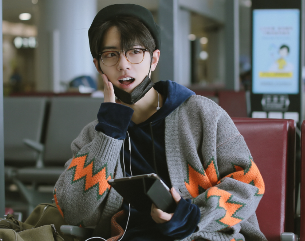 肖战|肖战突然更新动态，穿衣风格大变，和王一博越来越像