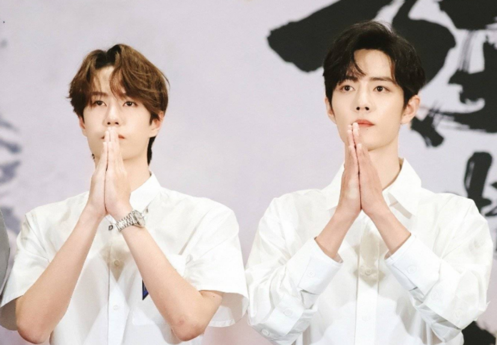 肖战|肖战突然更新动态，穿衣风格大变，和王一博越来越像