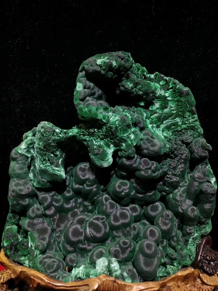 孔雀石|色彩浓绿翠绿，花纹独一无二的孔雀石