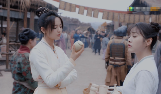 且听凤鸣|《且听凤鸣》首播，杨超越演技自然扮相灵气，剧情不拖沓特效逼真