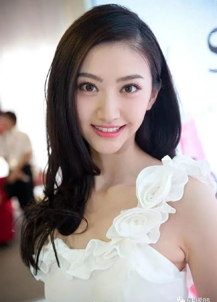 整容|她居然公开了自己整容的黑历史？