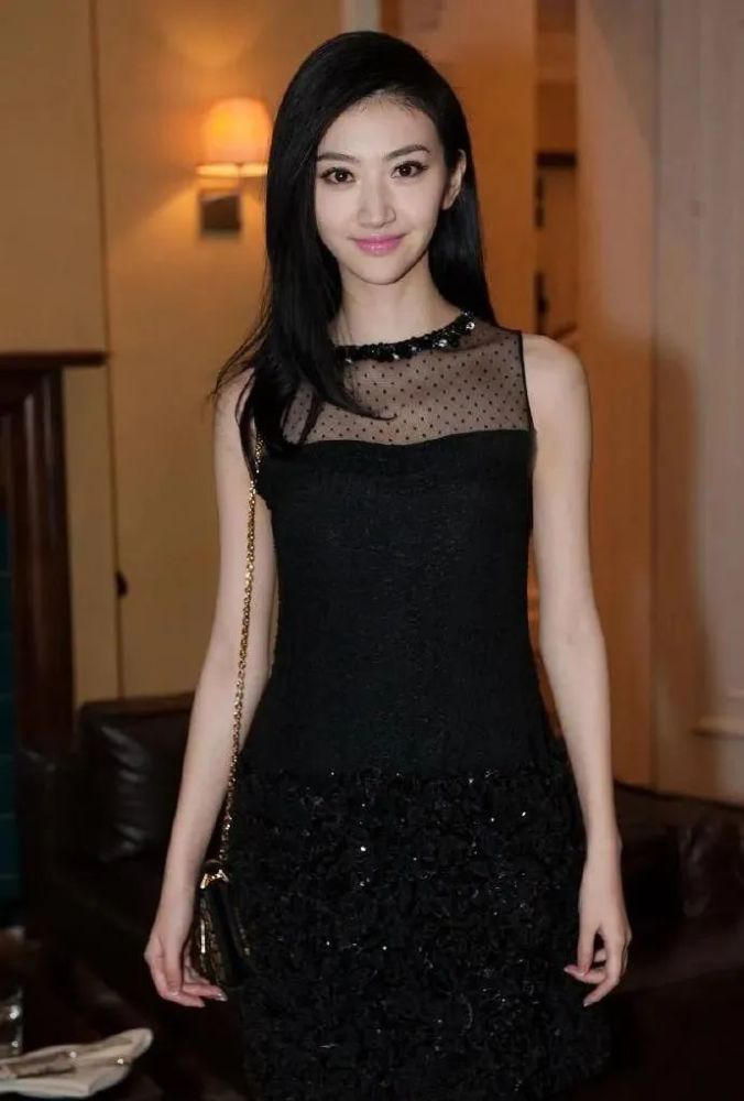 整容|她居然公开了自己整容的黑历史？