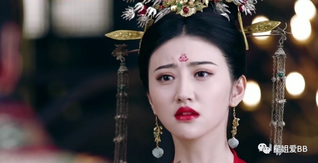 整容|她居然公开了自己整容的黑历史？