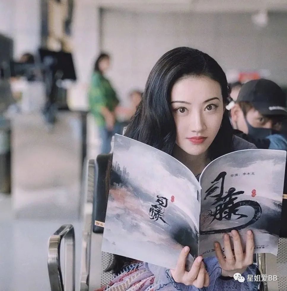 整容|她居然公开了自己整容的黑历史？