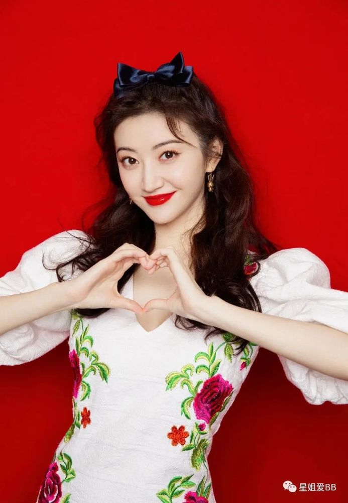 整容|她居然公开了自己整容的黑历史？