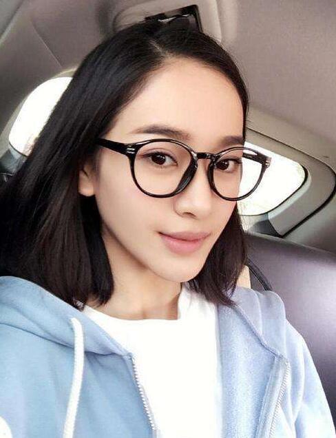 张一山|张一山情史：成名太早的负担