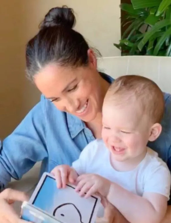 阿尔奇|梅根和哈里退出皇室剥夺了女王生活中最大的乐趣之一