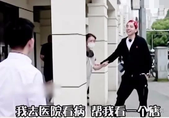 马思纯|马思纯这次真的病了？3天胖8斤，现身精神病医院，药不离身…