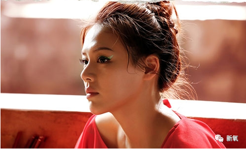 马思纯|马思纯这次真的病了？3天胖8斤，现身精神病医院，药不离身…