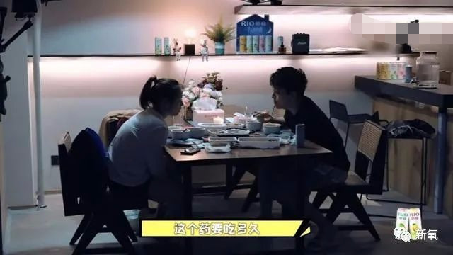 马思纯|马思纯这次真的病了？3天胖8斤，现身精神病医院，药不离身…