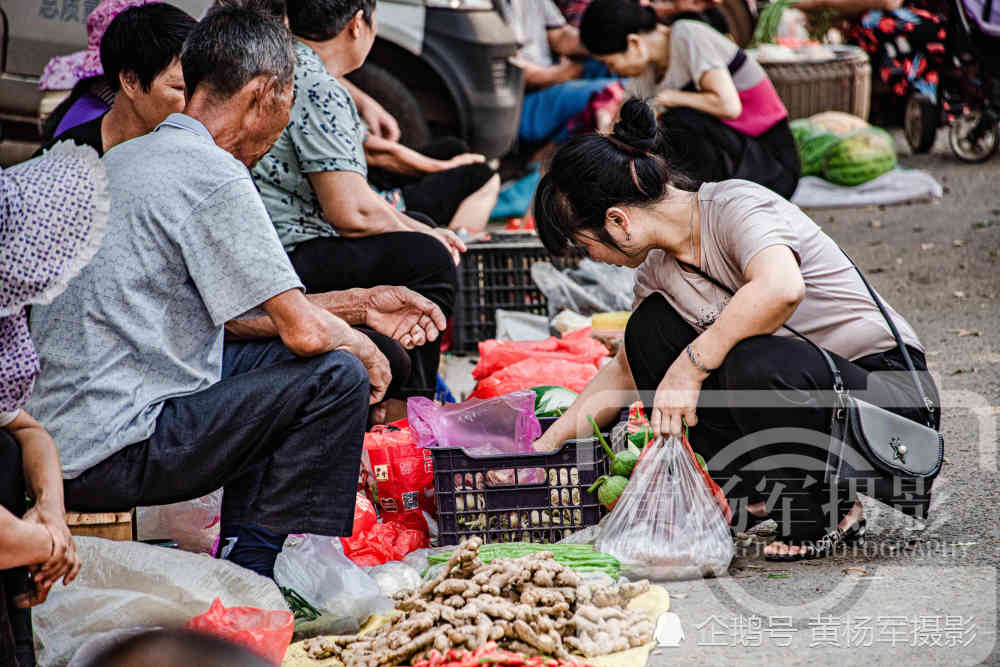 亚博买球网址:江西凤岗镇的乡村集市赣州西站在境内交通便利传统赴圩很热闹 亚博买球网址:江西凤岗镇的乡村集市赣州西站在境内交通便利传统赴圩很热闹