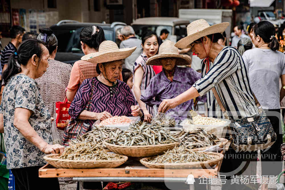 亚博买球网址:江西凤岗镇的乡村集市赣州西站在境内交通便利传统赴圩很热闹 亚博买球网址:江西凤岗镇的乡村集市赣州西站在境内交通便利传统赴圩很热闹