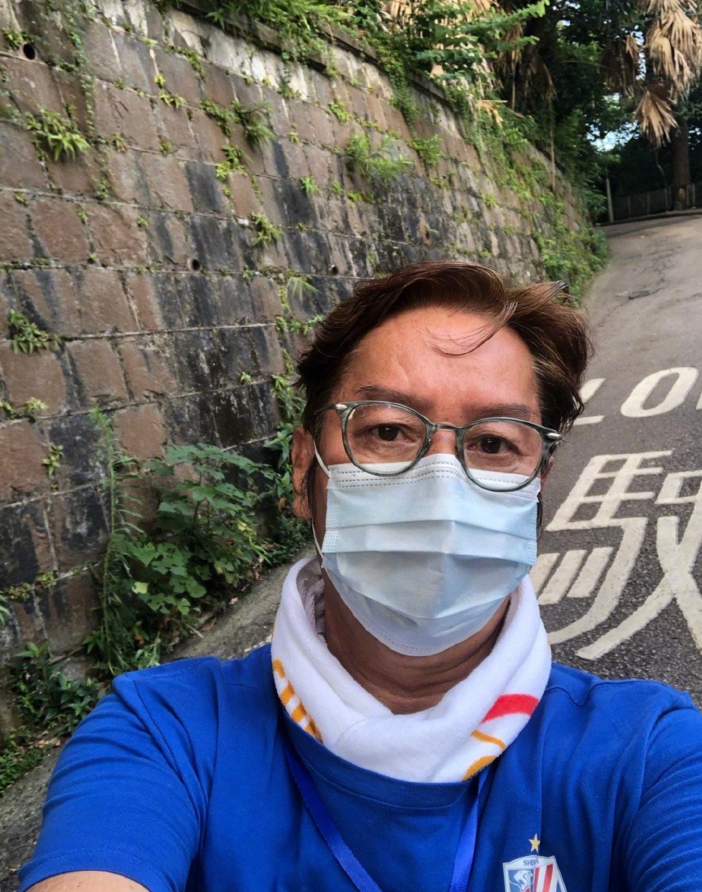 谭咏麟|69岁谭咏麟游山吸灵气，缺席老友曾志伟太太丧礼，原因曝光！