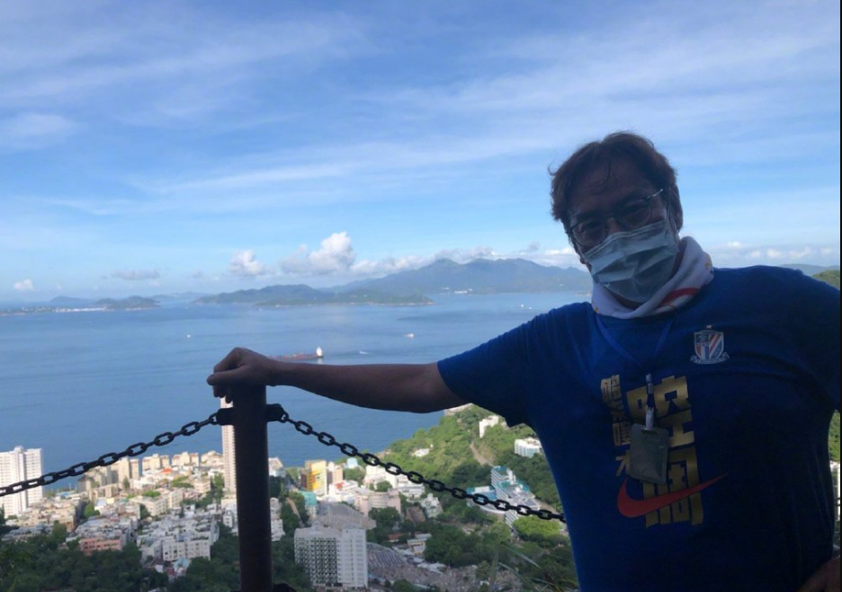 谭咏麟|69岁谭咏麟游山吸灵气，缺席老友曾志伟太太丧礼，原因曝光！