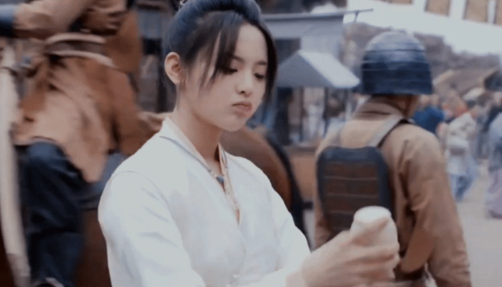 且听凤鸣|《且听凤鸣》开播，别看杨超越唱跳不行，演技却挺灵