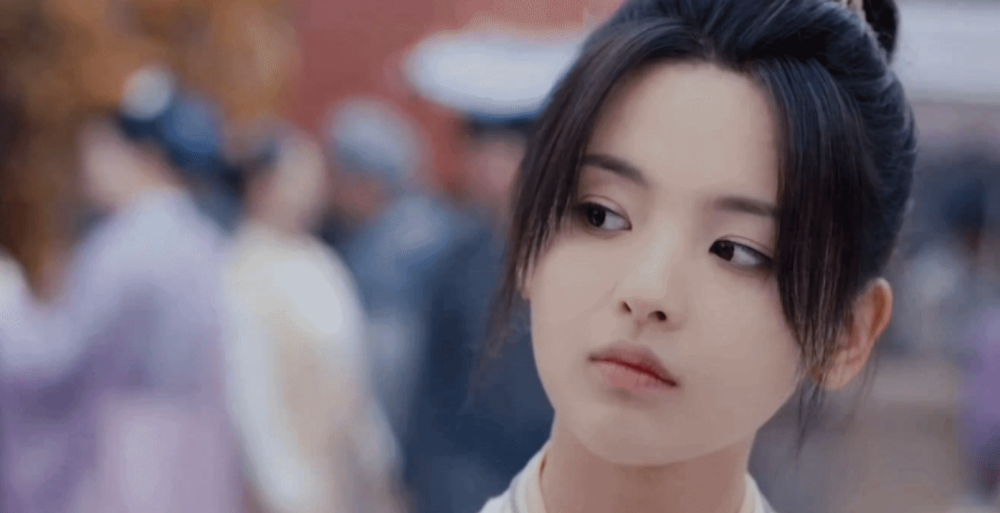 且听凤鸣|《且听凤鸣》开播，别看杨超越唱跳不行，演技却挺灵