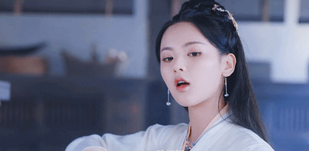 且听凤鸣|《且听凤鸣》开播，别看杨超越唱跳不行，演技却挺灵