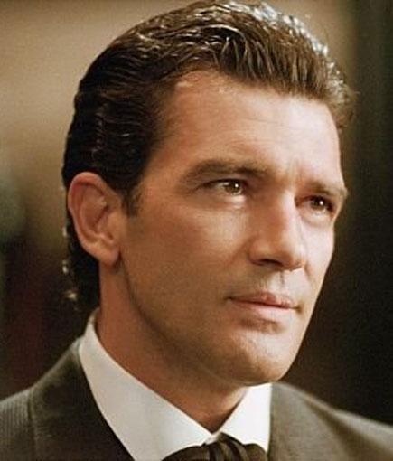 "佐罗"安东尼奥班德拉斯生日当天宣布确诊,目前正在隔离中