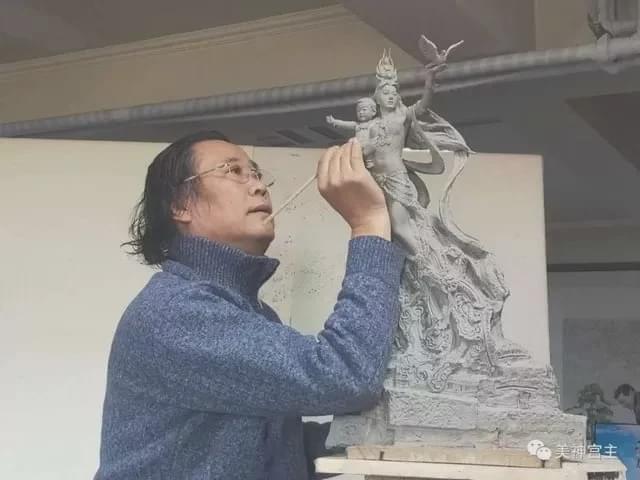 薛林兴|薛林兴为“和平”铸造一座独特的雕塑