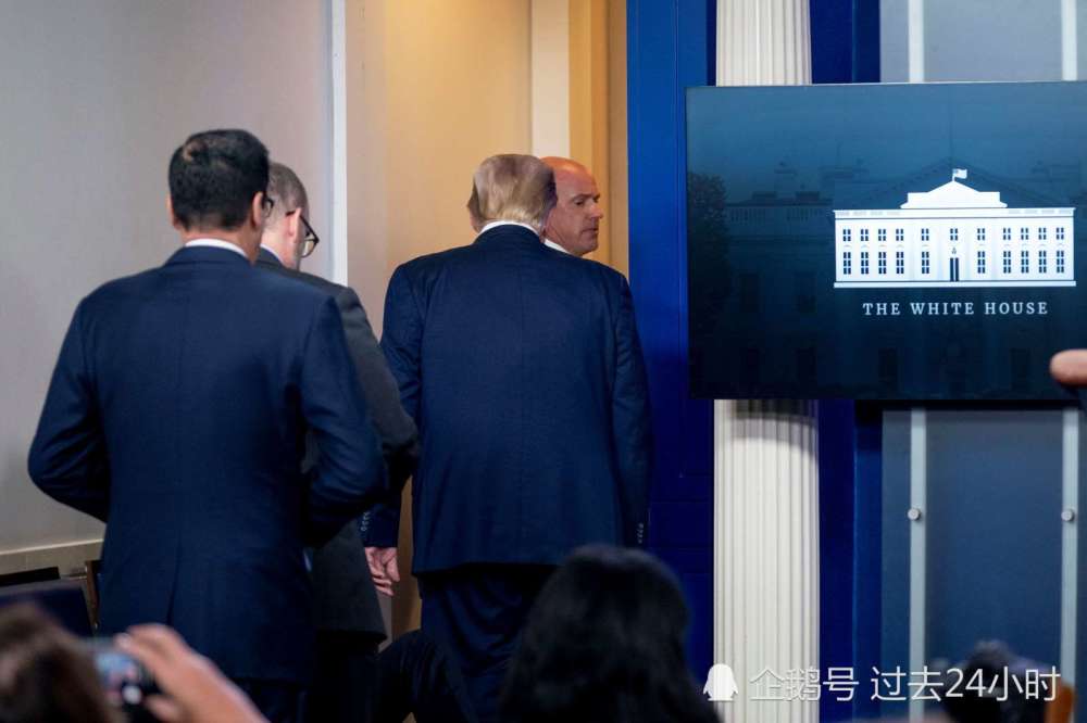 特朗普|白宫外突发枪声，特朗普被特工护送离开新闻发布会