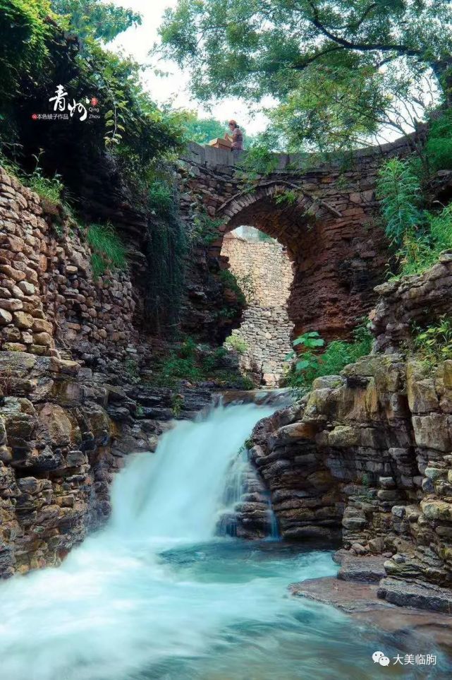 古村落里的小桥流水村庄叫岸青