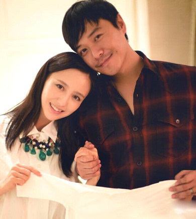 陈思诚|陈思诚深夜探班佟丽娅，身材臃肿显油腻，还为丫丫准备贴心礼物