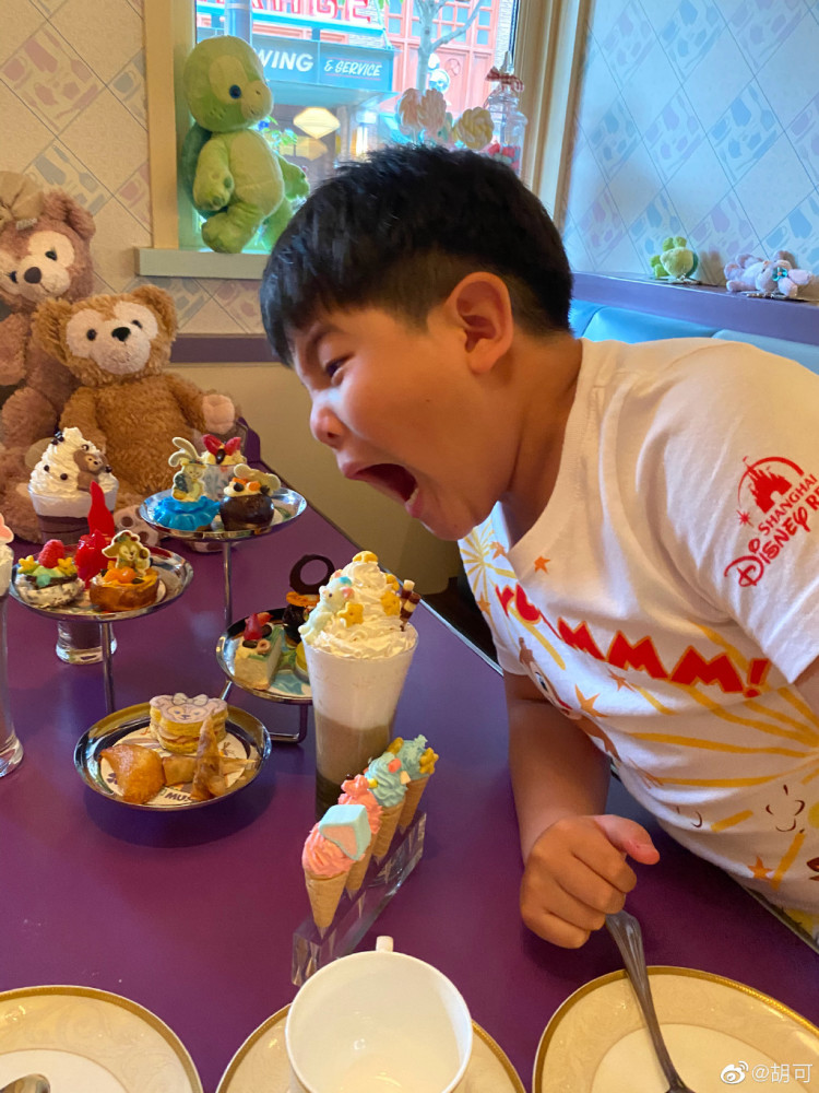 安吉|胡可称儿子安吉为“男朋友”引热议，也玩“童言无忌”？