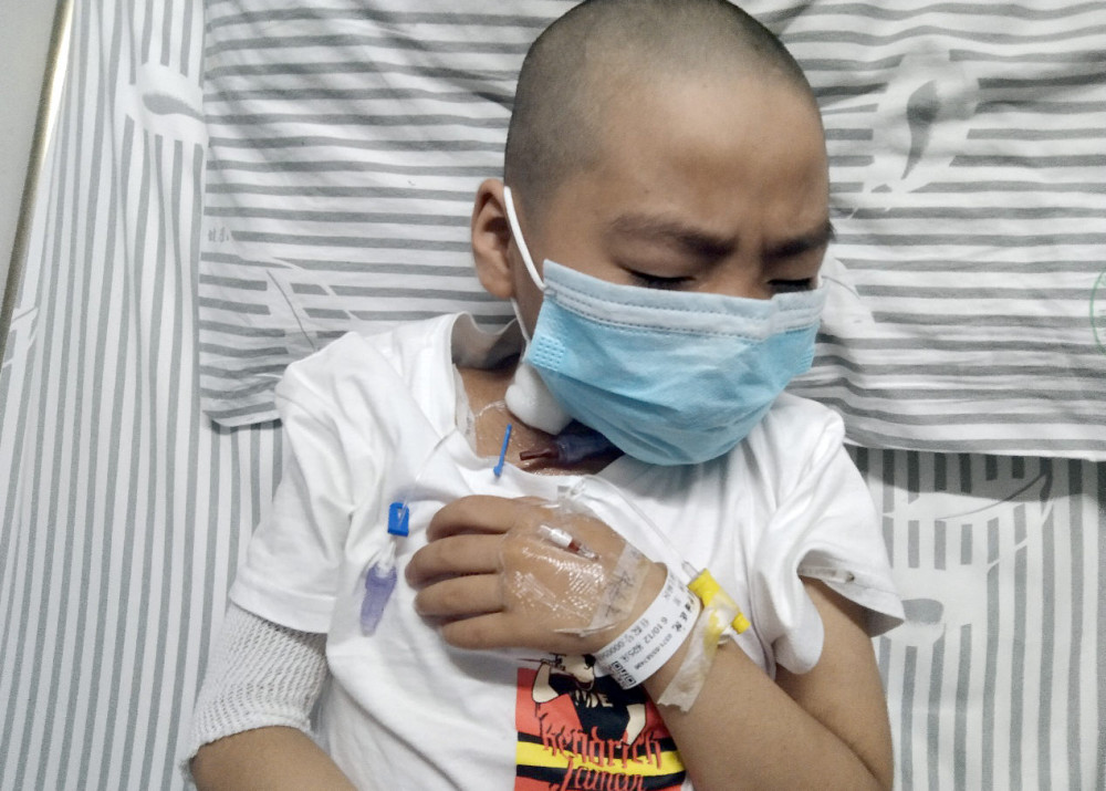 小小男子汉10岁哥哥勇敢为6岁血癌弟弟配型兄弟俩击掌为誓