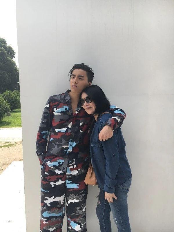 王大陆母亲因脑肿瘤离世!王大陆停工陪伴也难免遗憾!