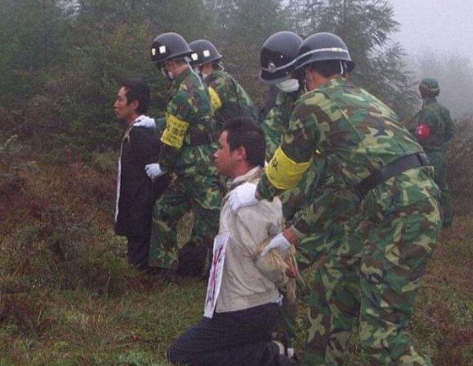 以前"枪决犯人"可以围观,为啥现在不被允许观看?主要有3方面原因