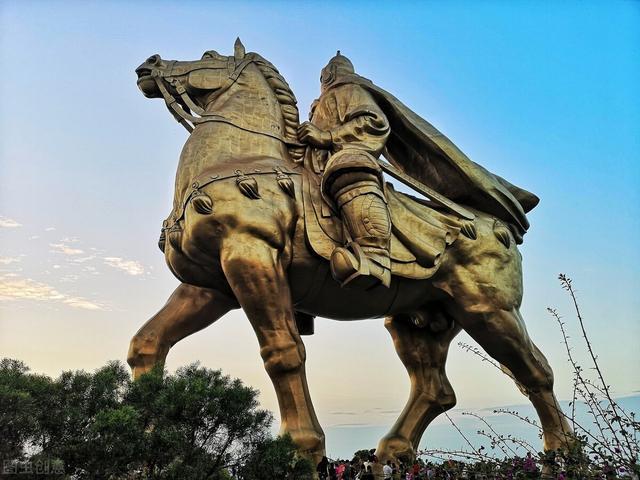 郑成功确实出生于日本但他不是倭寇收复台湾的他是民族英雄