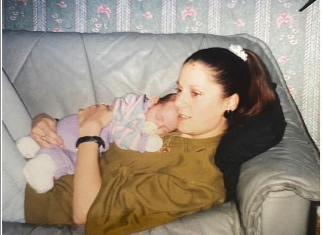 大卫·奥克斯|19岁英国少女的噩梦：恶魔继父家暴枪杀母亲和2岁妹妹，警察失职