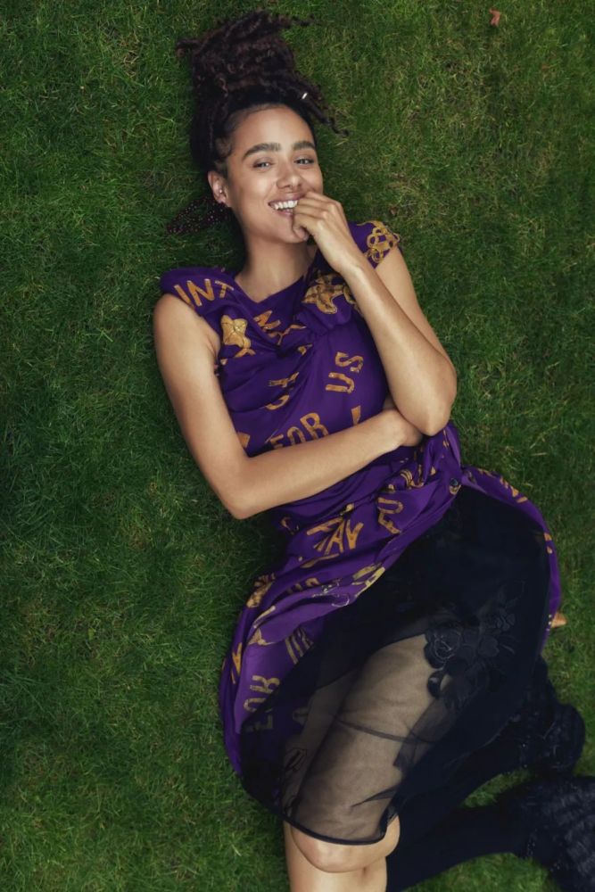 组图:"权游"颜值担当 女星娜塔莉·伊曼纽尔黑白写真大片_腾讯新闻