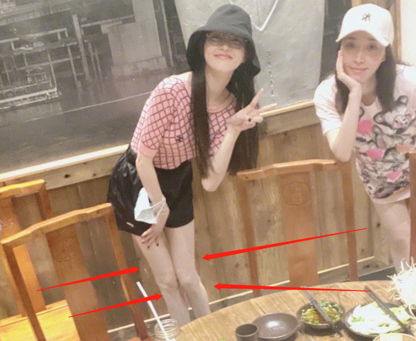 唐嫣|孙坚吃火锅前自拍，合照中的唐嫣成亮点，这少女模样是认真的吗？