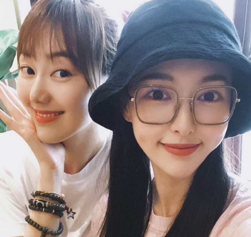 唐嫣|孙坚吃火锅前自拍，合照中的唐嫣成亮点，这少女模样是认真的吗？