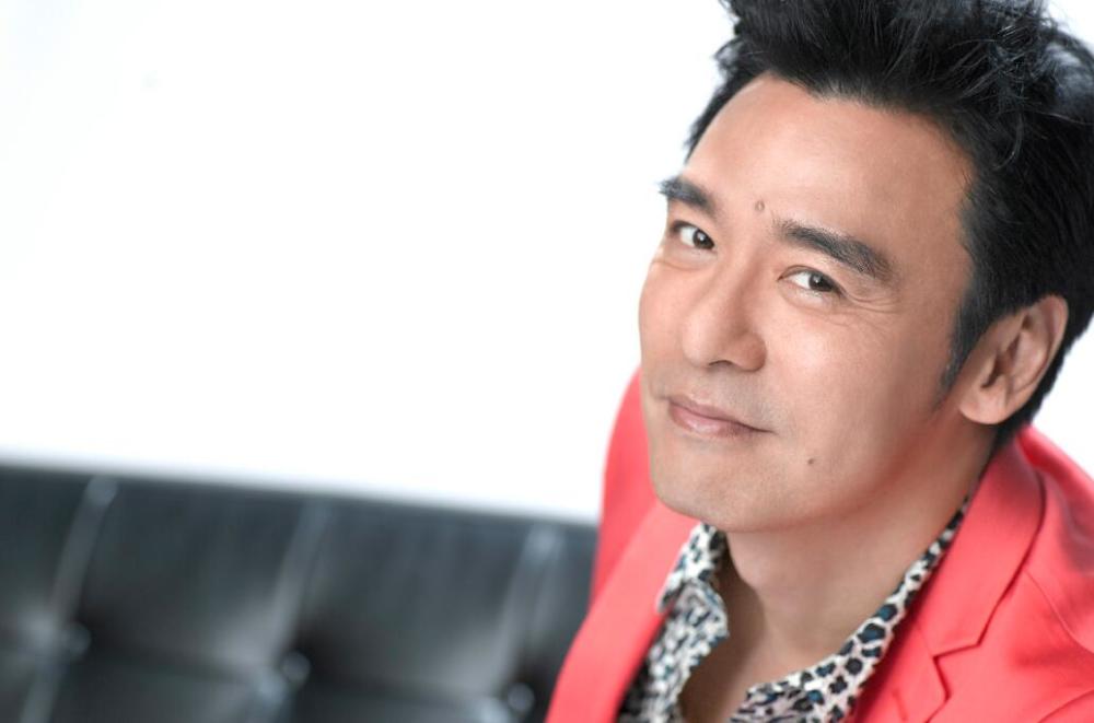 钟镇涛|钟镇涛大女儿钟嘉晴结婚，钟镇涛将女儿的手交给女婿，转身落泪令人感触万分