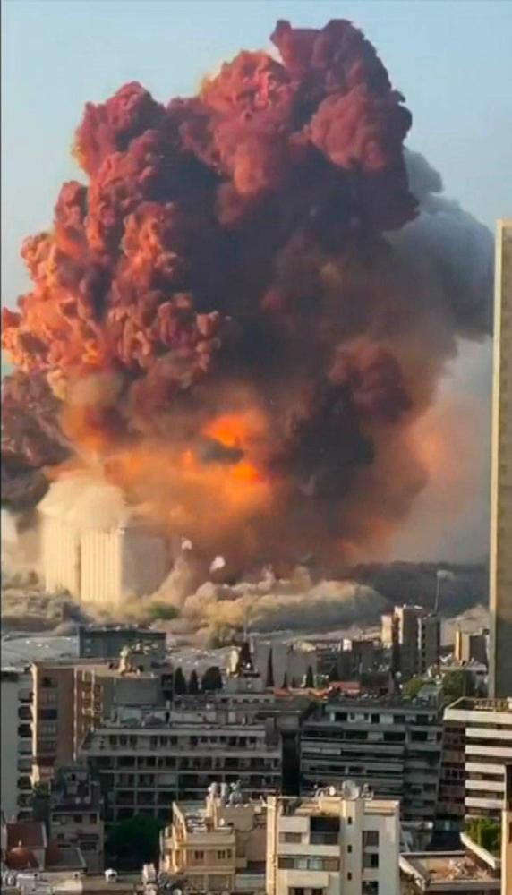 黎巴嫩_社会|黎巴嫩爆炸地成网红打卡处 游客蜂拥而至 搔首弄姿拍照留念