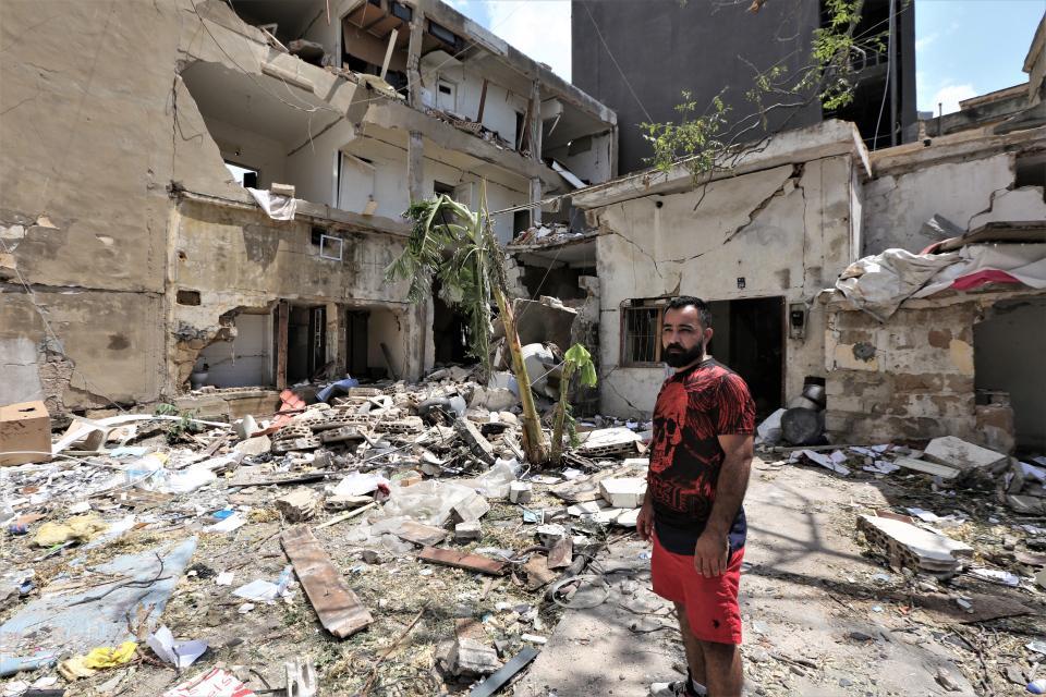 黎巴嫩_社会|黎巴嫩爆炸地成网红打卡处 游客蜂拥而至 搔首弄姿拍照留念