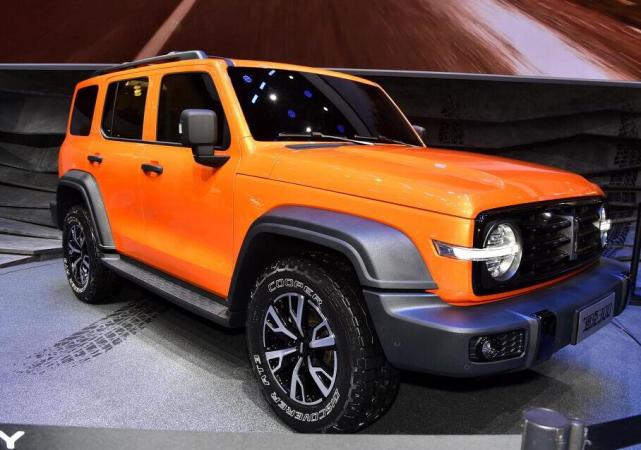 首台长城坦克300到店!三把锁 2.0t动力,车长4.7米,预售价给力