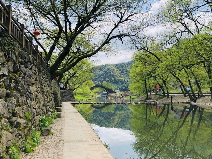 寧波又一古村走紅四明山深處的世外桃源有著九寨溝般的美景