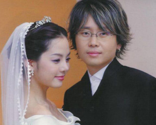 蔡琳|蔡琳带2岁儿子海边戏水，与高梓淇2年未互动，昔日恩爱动态早删光