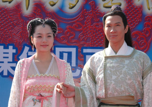 蔡琳|蔡琳带2岁儿子海边戏水，与高梓淇2年未互动，昔日恩爱动态早删光