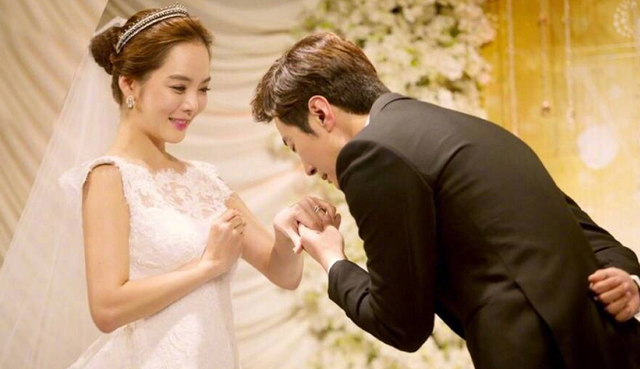 蔡琳|蔡琳带2岁儿子海边戏水，与高梓淇2年未互动，昔日恩爱动态早删光