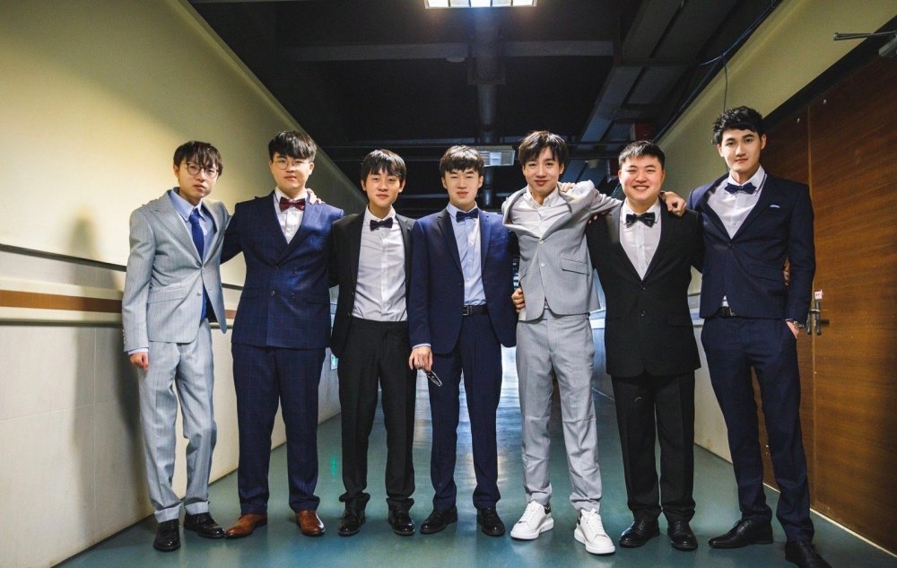 uzi的影响竟然有这么大？解说记得自称uzi18年夺冠改变了他